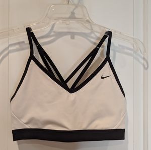 Nike low impact sports bra M